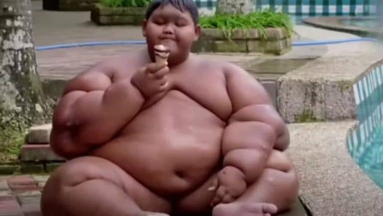 115 kg child stuns the world