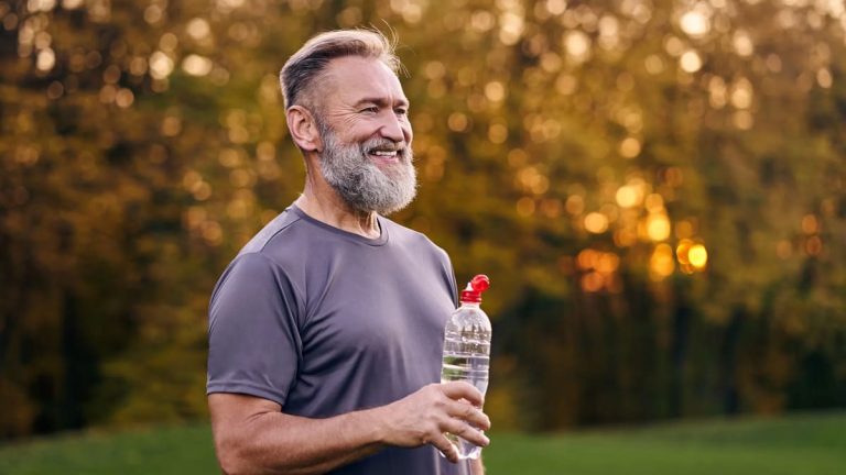 The best moment to drink water while eating