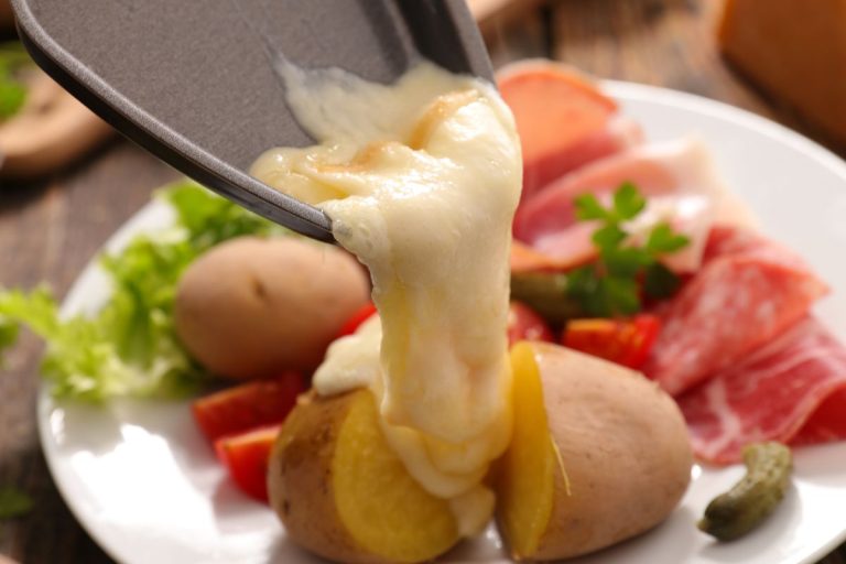 the surprising drink that pairs best with raclette