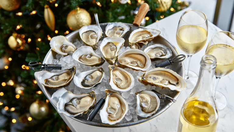 Conseils huîtres : Ouverture, conservation... Tout savoir sur les huîtres pour réussir votre repas de Noël 2025