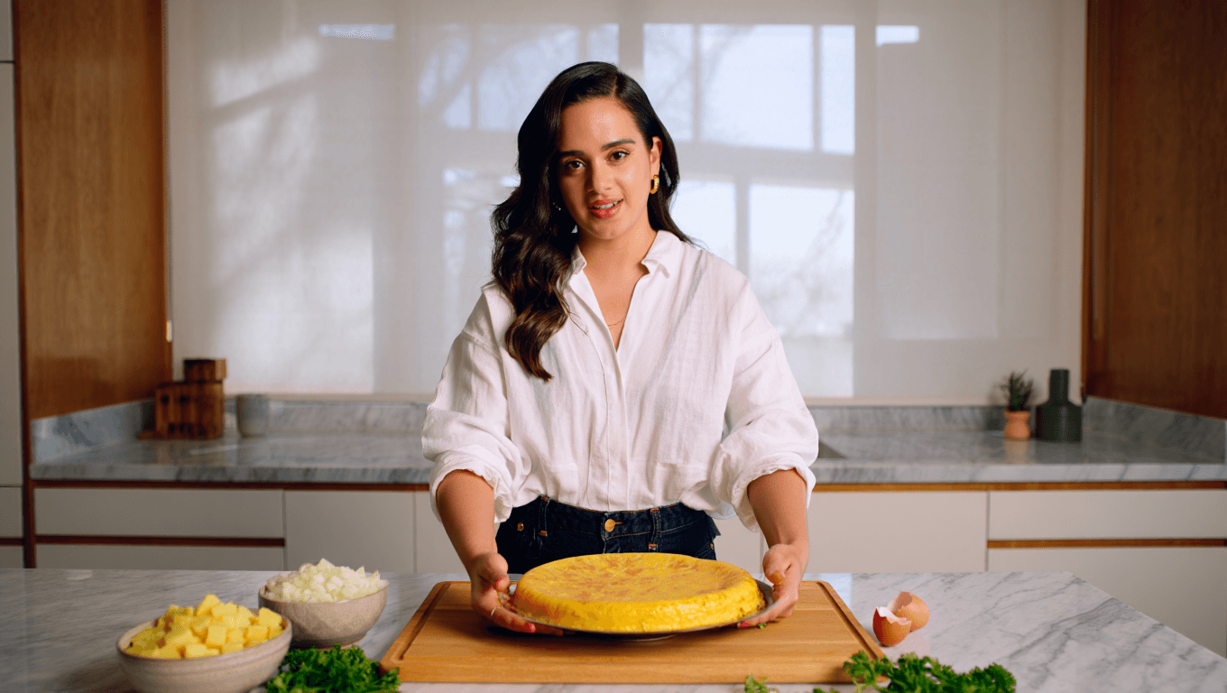 La chanteuse Rosalia partage l’une des ses recettes préférées “la tortilla de patatas”