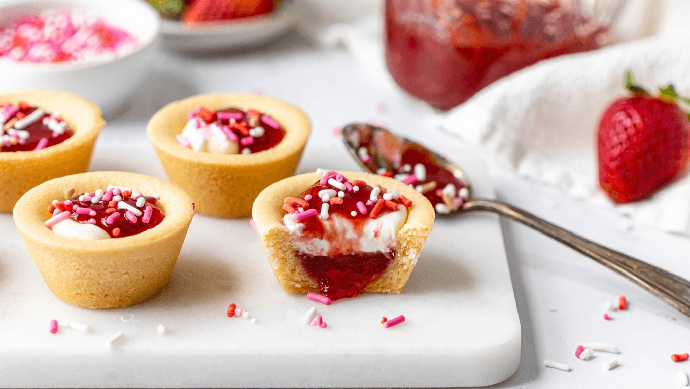 Strawberry Jam Cheesecake Cookies