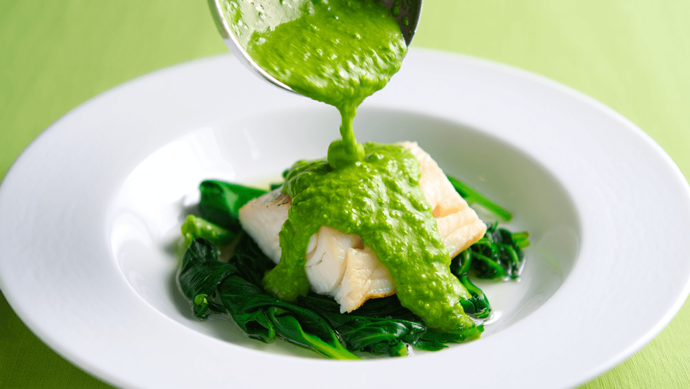 “La petite sauce rapide en 3 ingrédients qui accompagne tous les poissons” : le secret de Stéphanie Le Quellec pour un dîner digne d'un chef