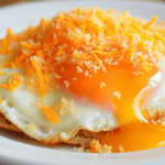 Manger ses oeufs avec du miel : c’est quoi ce nouveau combo gourmand à tester absolument