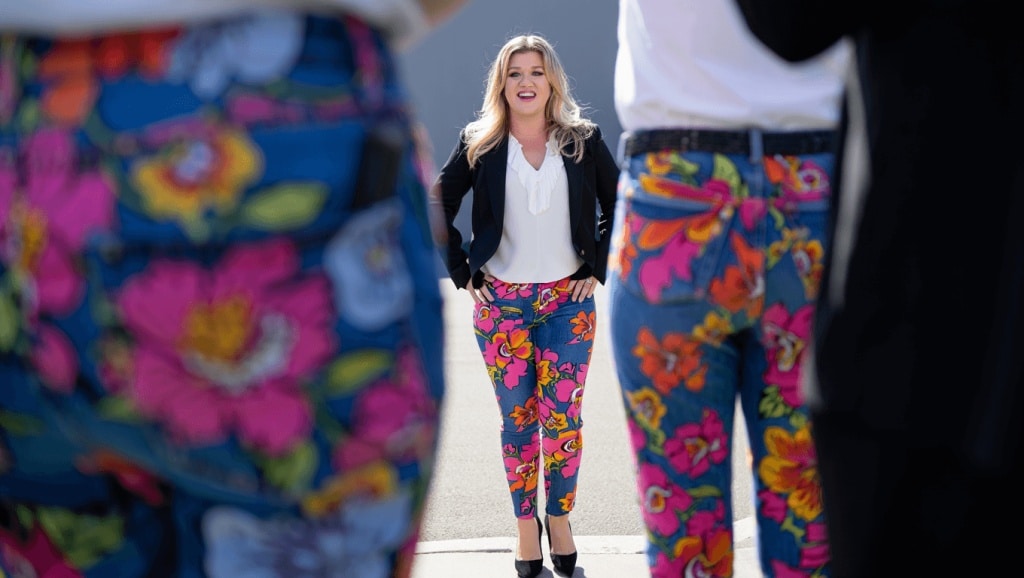 Kelly Clarkson Traded Boring Jeans for a Leg-Elongating Pair Covered in Pretty Flowers — Get the Look from $37
