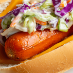 Exit la saucisse : voici le hot dog à la carotte rôtie que vous allez adorer !