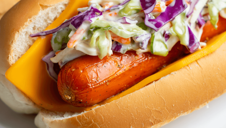 Exit la saucisse : voici le hot dog à la carotte rôtie que vous allez adorer !