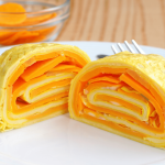 Pratique pour le déjeuner : testez cette omelette roulée à la patate douce !