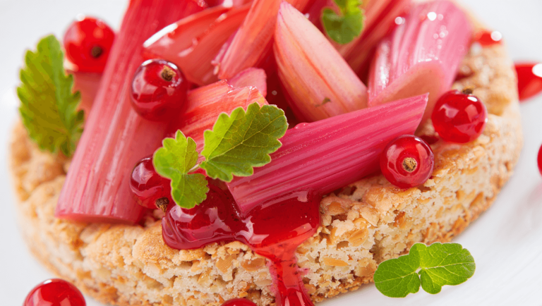 La recette digne d'un grand chef à la maison : Christophe Michalak partage son incroyable sablé à la rhubarbe !