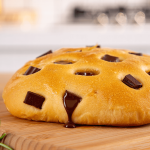Simone Zanoni dévoile sa recette de focaccia façon pain au chocolat (et c’est une tuerie !)