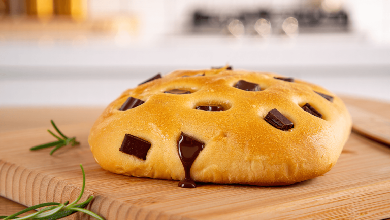 Simone Zanoni dévoile sa recette de focaccia façon pain au chocolat (et c’est une tuerie !)