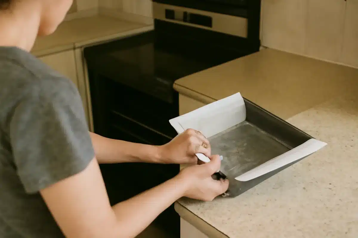 Simple step-by-step method for foolproof brownies — Follow these stages for consistent results. Read through before you bake. Prepping the pan and preheating the oven matter. Preheat the oven to 350°F (175°C). Grease a 9×9 inch pan and line it with